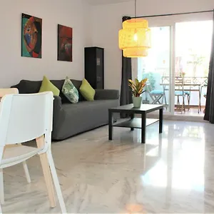 medina-del-zoco-apartamento-con-jardines-y-piscina.1costadelsol.com/